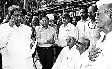ಸಿದ್ದರಾಮಯ್ಯನವರೇ ನಿಮ್ಮ ಆಡಳಿತ ಅಶ್ವಕ್ಕೆ ಚಾಟಿ ಬೀಸಿ..!