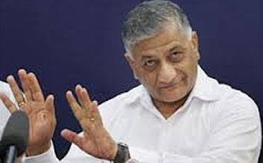 ವಿ.ಕೆ. ಸಿಂಗ್, ಯೋಗೇಂದ್ರ ಯಾದವ್