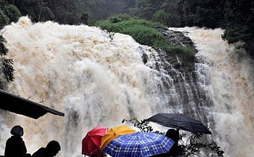ಮಳೆ-ಚಳಿಯಿಂದ ಸೇಫ್ ಆಗಿರಿ...