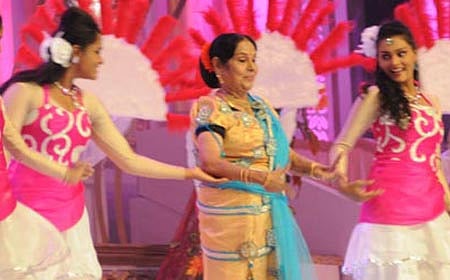 'ಮೆಲ್ಲುಸಿರೆ ಸವಿಗಾನ...'  ಹಾಡಿಗೆ ಹೆಜ್ಜೆ ಹಾಕಿದ ಹಿರಿಯ ನಟಿ ಲೀಲಾವತಿ