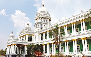 ಅರಮನೆ ಸುತ್ತ ಕ್ಯಾಮೆರಾ