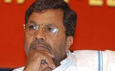 ಹೈಕಮಾಂಡ್ 'ಕೈ'ಯಲ್ಲಿ ಭಸ್ಮವಾಗುವ ಸಚಿವರ್ಯಾರು?