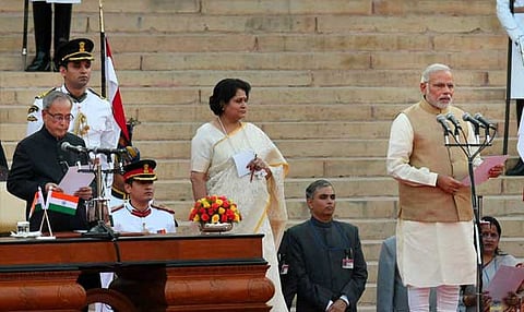 ರಾಷ್ಟ್ರದ 15ನೇ ಪ್ರಧಾನ ಮಂತ್ರಿ ನರೇಂದ್ರ ದಾಮೋದರದಾಸ ಮೋದಿ ಅವರಿಗೆ ಸೋಮವಾರ, ಪ್ರಮಾಣ ವಚನ ಬೋಧಿಸುತ್ತಿರುವ ರಾಷ್ಟ್ರಪತಿ ಪ್ರಣವ್ ಮುಖರ್ಜಿ.