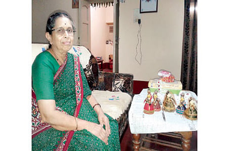 ದೇವರ ಕೊರಳಿಗೆ ವಿಜಯ ಮಾಲೆ