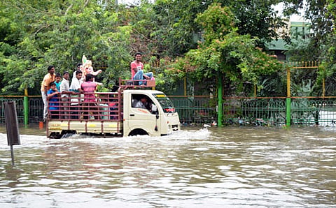 ವರ್ಷಧಾರೆಗೆ ಏಳು ಬಲಿ