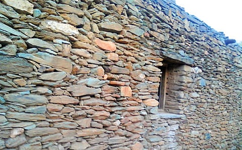 ಕಲ್ಲಿನ ಮನೆಯಲ್ಲಿ