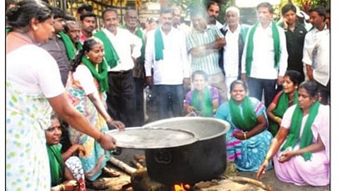 ರೈತ ಸಂಘ ವಿನೂತನ ಪ್ರತಿಭಟನೆ