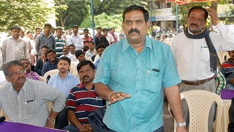 ಕರ್ನಾಟಕ ರಾಜ್ಯ ಕಾನೂನು ಸೇವೆಗಳ ಪ್ರಾ„ಕಾರ ಹಾಗೂ ರಾಜ್ಯ ಪ್ರಾದೇಶಿಕ ಸಾರಿಗೆ ಇಲಾಖೆಯಿಂದ ಬುಧವಾರ ಇಂದಿರಾನಗರದ ಉಪಸಾರಿಗೆ ಆಯುಕ್ತರ ಕಚೇರಿಯಲ್ಲಿ ಜಂಟಿಯಾಗಿ ಆಯೋಜಿಸಿದ್ದ `ರಾಷ್ಟ್ರೀ