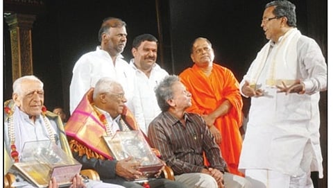 ಪ್ರಶಸ್ತಿ ಪ್ರಧಾನ ಕಾರ್ಯಕ್ರಮದಲ್ಲಿ ಸಿಎಂ ಸಿದ್ದರಾಮಯ್ಯ