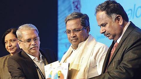 ಬೆಂಗಳೂರಿನಲ್ಲಿ ಮಂಗಳವಾರ ಆರಂಭವಾದ ಐಟಿ ಬಿಜ್ ನಲ್ಲಿ ಸಿಎಂ ಸಿದ್ದರಾಮಯ್ಯ ಬ್ರೌಷರ್ ಬಿಡುಗಡೆ ಮಾಡಿದರು.