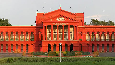 ಫುಟ್ ಪಾತ್ ಟ್ರಾನ್ಸ್ ಫಾರ್ಮರ್ ತೆರವುಗೊಳಿಸಿ
