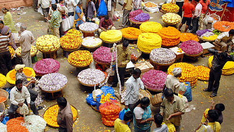 ಕೆ.ಆರ್.ಮಾರುಕಟ್ಟೆಯ ಹೂವಿನ ವ್ಯಾಪಾರ