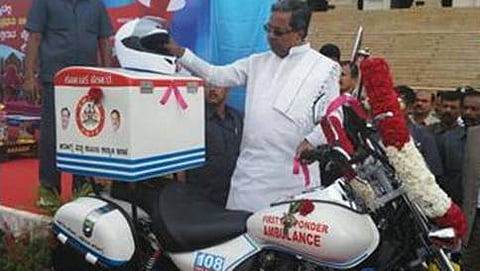 ಬೈಕ್ ಆ್ಯಂಬುಲೆನ್ಸ್ ಸೇವೆಗೆ ಚಾಲನೆ ನೀಡಿದ ಸಿಎಂ ಸಿದ್ಧರಾಮಯ್ಯ