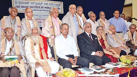 ವಾಡಿಯಾ ಸಂಭಾಂಗಣದಲ್ಲಿ ನಡೆದ ಕಾರ್ಯಕ್ರಮದಲ್ಲಿ ವಿವಿಧ ಕ್ಷೇತ್ರಗಳಲ್ಲಿ ಸಾಧನೆ ಮಾಡಿದವರನ್ನು ಸನ್ಮಾನಿಸಲಾಯಿತು. ನಿವೃತ್ತ ನ್ಯಾ. ಎಂ.ಎನ್.ವೆಂಕಟಾಚಲಯ್ಯ, ನಾಡೋಜ ಎಂ.ಎಚ್. ಕೃಷ್ಣಯ್ಯ