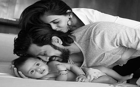 ರಿಯಾನ್ ಜತೆ ರಿತಿಶ್​ ದೇಶ್​​ಮುಖ್​​ ಮತ್ತು ಜೆನಿಲಿಯಾ...ಬಾಲಿವುಡ್ ನಟ ರಿತಿಶ್​ ದೇಶ್​​ಮುಖ್​​ಮತ್ತು  ನಟಿ ಜೆನಿಲಿಯಾ ಕಳೆದ 2012ರಲ್ಲಿ ನವೆಂಬರ್ 25 ರಂದು ಸಪ್ತಪದಿ ತುಳಿದಿದ್ದರು. ಬಾಲಿವುಡ್​ನ ಬೆಸ್ಟ್​ ದಂಪತಿ. ಸುಖ ದಾಂಪತ್ಯ ನಡೆಸುತ್ತಿರುವ ಈ ಜೋಡಿ ಇತ್ತೀಚೆಗಷ್ಟೇ ಗಂಡು ಮಗುವೊಂದಕ್ಕೆ ಜನ್ಮ 