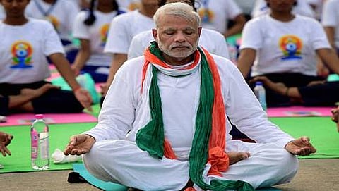 ಅಂತಾರಾಷ್ಟ್ರೀಯ ಯೋಗ ದಿನಾಚರಣೆಗೆ ಪ್ರಧಾನಿ ನರೇಂದ್ರ ಮೋದಿ ಅಧಿಕೃತ ಚಾಲನೆ ನೀಡಿದ ಬಳಿಕ ರಾಜ್‌ಪಥ್‌ದಲ್ಲಿ ಯೋಗ ಮಾಡಿದ ಚಿತ್ರಗಳು. 