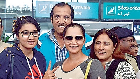 ಹೈದರಾಬಾದ್ ವಿಮಾನ ನಿಲ್ದಾಣದಲ್ಲಿ ಸಾನಿಯಾ ಮಿರ್ಜಾ