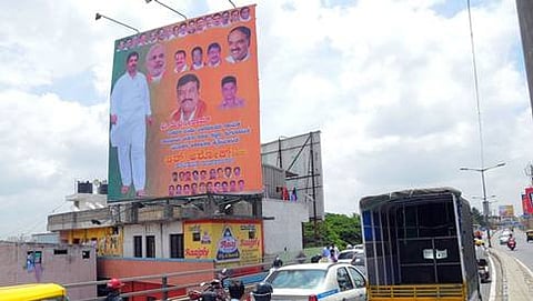 ಬಿಬಿಎಂಪಿ ಚುನಾವಣೆ ಹಿನ್ನೆಲೆಯಲ್ಲಿ ಬಿಜಿಎಸ್ ಮೇಲ್ಸೇತುವೆ ಬಳಿ ಬಿಜೆಪಿ ಪಕ್ಷದ ಜಾಹೀರಾತು ಹಾಕಿರುವ ಚಿತ್ರ