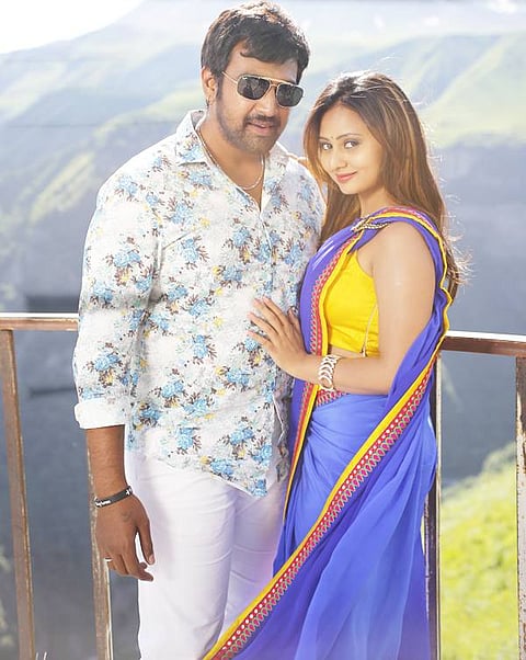 ಚಿರಂಜೀವಿ ಸರ್ಜಾ ಹಾಗೂ ಅಮೂಲ್ಯ ಅಭಿನಯದ ರಾಮ್‌ಲೀಲಾ ಕನ್ನಡ ಚಿತ್ರದ ಸ್ಟಿಲ್ಸ್...