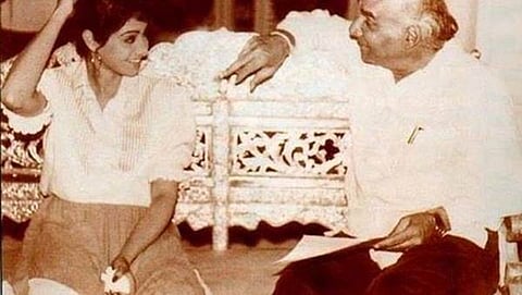 ಭಾರತೀಯ ಚಿತ್ರರಂಗದ ಎವರ್‌ಗ್ರೀನ್ ಬ್ಯೂಟಿ ಶ್ರೀದೇವಿ ಅವರಿಗೆ 52ನೇ ವರ್ಷದ ಹುಟ್ಟುಹಬ್ಬದ ಸಂಭ್ರಮ. ದಕ್ಷಿಣ ಭಾರತದಲ್ಲಿ ಬಾಲ ನಟಿಯಾಗಿ ಚಿತ್ರರಂಗ ಪ್ರವೇಶಿಸಿದ ಶ್ರೀದೇವಿ ಬಾಲಿವುಡ್ ಅಂಗಳದಲ್ಲಿ ಮಾದರಿ ಎಂಬ ರೀತಿಯಲ್ಲಿ ಬೆಳೆದು ನಿಂತು ಹೆಮ್ಮರವಾದರು. 