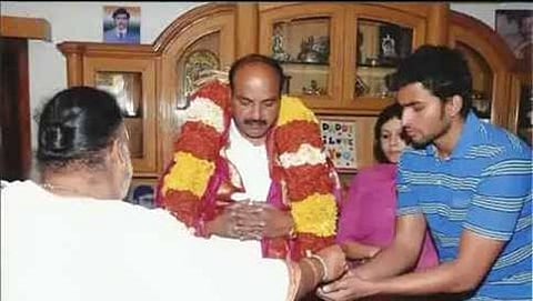 ಆರ್ ವಿ ದೇವರಾಜ್ ಮತ್ತು ಆರ್ ವಿ ಯುವರಾಜ್ (ಸಂಗ್ರಹ ಚಿತ್ರ)
