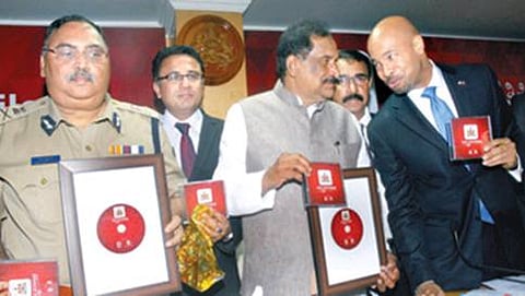`ಫಸ್ಟ್ ರೆಸ್ಪಾಂಡರ್ ಮೊಬೈಲ್ ಟ್ರೈನಿಂಗ್ ಅಪ್ಲಿಕೇಷನ್ ಮೊಬೈಲ್ ಆ್ಯಪ್'ಗೆ ಗೃಹ ಸಚಿವ ಕೆ.ಜೆ. ಜಾರ್ಜ್ ಅವರು ಪೌಲೀಸ್ ಪ್ರಧಾನ ಕಚೇರಿಯಲ್ಲಿ ಶುಕ್ರವಾರ ಚಾಲನೆ ನೀಡಿದರು. ಪೊಲೀಸ್ ಮಹಾ
