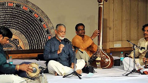 ಸಂಗೀತ ಕಚೇರಿಯಲ್ಲಿ  ಡಾ.ರಾಧಾಕೃಷ್ಣನ್  (ಸಂಗ್ರಹ ಚಿತ್ರ)