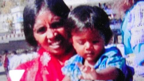 ಕೊಲೆಯಾದ ಮಗುವಿನೊಂದಿಗೆ ತಾಯಿ (ಸಂಗ್ರಹ ಚಿತ್ರ)