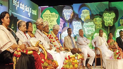 ವಿವಿಧ ಪ್ರಶಸ್ತಿಗಳ ಪ್ರದಾನ ಸಮಾರಂಭದಲ್ಲಿ ಸಾಧಕರು (ಕೃಪೆ : ಕೆಪಿಎನ್ )