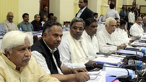 ಅಧಿಕಾರಿಗಳೊಂದಿಗೆ ಸಿಎಂ ಸಿದ್ದರಾಮಯ್ಯ ಸಭೆ