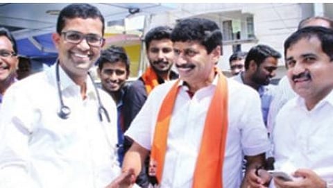 ಹೆಬ್ಬಾಳ ವಿಧಾನಸಭಾ ಕ್ಷೇತ್ರದ ಉಪ ಚುನಾವಣೆಯ ಬಿಜೆಪಿ ಅಭ್ಯರ್ಥಿ ವೈ.ಎ.ನಾರಾಯಣಸ್ವಾಮಿ ಅವರು ಕ್ಷೇತ್ರದ ಸಂಜಯನಗರದಲ್ಲಿ ಶುಕ್ರವಾರ ಮತಯಾಚಿಸಿದರು.