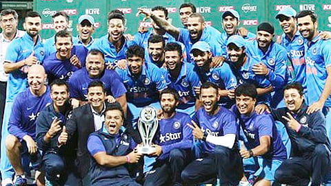 ಗೆಲುವಿನ ಸಂಭ್ರಮದಲ್ಲಿ ರೈನಾ-ಯುವರಾಜ್ ಸಿಂಗ್ (ಚಿತ್ರಕೃಪೆ: ಕ್ರಿಕ್ ಇನ್ಫೋ)
