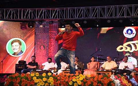 ವಿಶ್ವವಿಖ್ಯಾತ ಮೈಸೂರು ದಸರಾ ಆಚರಣೆ ಹಿನ್ನೆಲೆ ಮೈಸೂರಿನಲ್ಲಿ ವಿವಿಧ ಸಾಂಸ್ಕೃತಿಕ ಕಾರ್ಯಕ್ರಮಗಳು ನಡೆಯುತ್ತಿದ್ದು, ಆ ಕಾರ್ಯಕ್ರಮಗಳು ಫೋಟೋಗಳು ಇಂತಿವೆ.