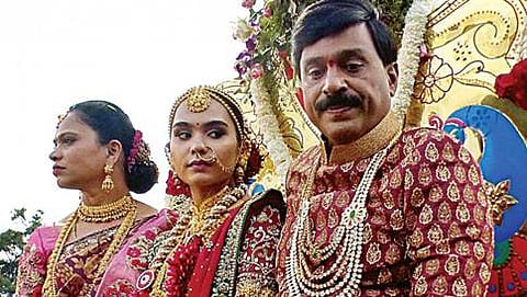 ಜನಾರ್ಧನ ರೆಡ್ಡಿ ಪುತ್ರಿ ಬ್ರಹ್ಮಿಣಿ ಹಾಗೂ ಪತ್ನಿ ಅರುಣಾ ಲಕ್ಷ್ಮಿ