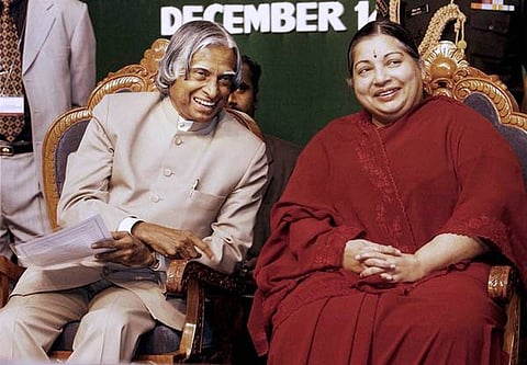 ಭಾರತ ರತ್ನ, ಮಾಜಿ ರಾಷ್ಟ್ರಪತಿ ದಿ.ಡಾ.ಎಪಿಜೆ ಅಬ್ದುಲ್ ಕಲಾಂ ಅವರೊಂದಿಗೆ ತಮಿಳುನಾಡು ಮುಖ್ಯಮಂತ್ರಿ ಜೆ.ಜಯಲಲಿತಾ.