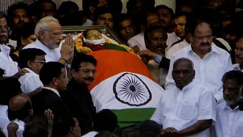 ಜಯಲಲಿತಾ ಹಾಗೂ ಪ್ರಧಾನಮಂತ್ರಿ ನರೇಂದ್ರ ಮೋದಿ (ಸಂಗ್ರಹ ಚಿತ್ರ)