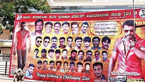ನಟ ದರ್ಶನ್ ಹುಟ್ಟುಹಬ್ಬಕ್ಕೆ ಅಭಿಮಾನಿಗಳು ಹಾಕಿರುವ ಭಿತ್ತಿಚಿತ್ರ