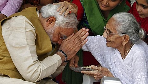 ನರೇಂದ್ರ ಮೋದಿ-ತಾಯಿ ಹೀರಾ ಬೆನ್