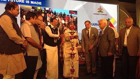 ಸಮಾವೇಶ ಉದ್ಘಾಟಿಸುತ್ತಿರುವ ಸಿಎಂ ಹಾಗೂ ಇತರರು