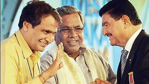 ಇನ್ವೆಸ್ಟ್ ಕರ್ನಾಟಕ ಸಮಾವೇಶದಲ್ಲಿ ಸಿಎಂ ಸಿದ್ದರಾಮಯ್ಯ ಹಾಗೂ ರೇಲ್ವೆ ಸಚಿವ ಸುರೇಶ್ ಪ್ರಭು