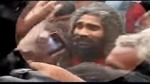 ದೇವ ಮಾನವ ಪ್ರಮೋದ್ ಬಾಬಾ  (ವೀಡಿಯೋದಿಂದ ತೆಗೆದ ಚಿತ್ರ)