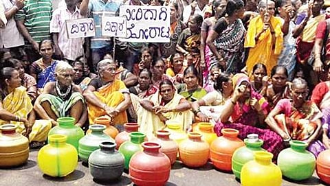 ಪ್ರತಿಭಟನೆಯಲ್ಲಿ ಭಾಗಿಯಾಗಿದ್ದ ವೃದ್ಧೆ ರೆಮಿ ಗೌಡ(ಎಡಗಡೆಯಿಂದ ಎರಡನೇಯವರು)