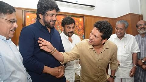 ಕೇರಳ ಸಿಎಂ ಭೇಟಿ ಮಾಡಿದ ಸಚಿನ್, ಚಿರಂಜೀವಿ, ನಾಗಾರ್ಜುನ್ ಹಾಗೂ ಇತರರು