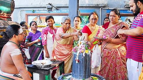 ಪುರುಸವಲ್ಕಮ್ ನ ಗಂಗಾಧರೇಶ್ವರ ದೇವಸ್ಥಾನದಲ್ಲಿ ಮಹಾಶಿವರಾತ್ರಿ ಆಚರಣೆಯಲ್ಲಿ ಭಕ್ತರು(ಸಾಂದರ್ಭಿಕ ಚಿತ್ರ)