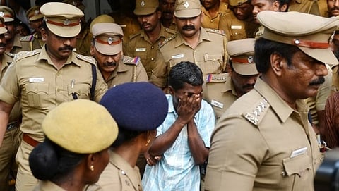 ಸ್ವಾತಿ ಕೊಲೆ ಆರೋಪಿ ರಾಮ್ ಕುಮಾರ್ ನನ್ನು ಮೆಜೆಸ್ಟ್ರೇಟ್ ಮುಂದೆ ಹಾಜರು ಪಡಿಸುವಾಗ