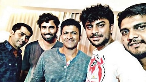 ನಟ ಪುನೀತ್ ರಾಜಕುಮಾರ್ ಜೊತೆಗೆ ಚಂದನ್ ಶೆಟ್ಟಿ ಮತ್ತು ತಂಡ