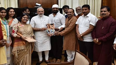 ನರೇಂದ್ರ ಮೋದಿ ಮತ್ತು ಚಿತ್ರತಂಡ