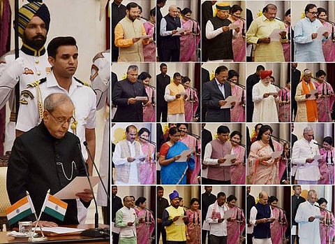 ಪ್ರಧಾನಿ ನರೇಂದ್ರ ಮೋದಿ ಅವರು ಮಂಗಳವಾರ ತಮ್ಮ ಸಂಪುಟ ಪುನಾರಚನೆ ಮಾಡಿದ್ದು, ರಾಜ್ಯದ ವಿಜಯಪುರ ಸಂಸದ ರಮೇಶ್ ಜಿಗಜಿಣಗಿ ಸೇರಿದಂತೆ 19 ಸಂಸದರು ರಾಷ್ಟ್ರಪತಿ ಭವನದಲ್ಲಿ ನಡೆದ ಪ್ರಮಾಣವಚನ ಸ್ವೀಕಾರ ಸಮಾರಂಭದಲ್ಲಿ ಸಚಿವರಾಗಿ ಪ್ರಮಾಣ ವಚನ ಸ್ವೀಕರಿಸಿದರು. ಈ ಸಂದರ್ಭದ ಹೆಚ್ಚಿನ ಚಿತ್ರಗಳು ಮುಂದಿವೆ.