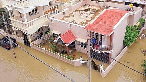 ಕಳೆದ ತಿಂಗಳ ಪ್ರವಾಹಕ್ಕೆ ಅರ್ಧದಷ್ಟು ಮುಳುಗಿ ಹೋದ ಕೋಡಿಚಿಕ್ಕನಹಳ್ಳಿಯ ಮನೆಗಳು.