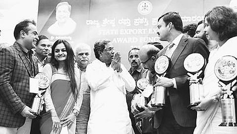 ಸಿಎಂ ಸಿದ್ದರಾಮಯ್ಯರಿಂದ  ಉದ್ಯಮಿಗಳಿಗೆ ಸನ್ಮಾನ ಸಮಾರಂಭ